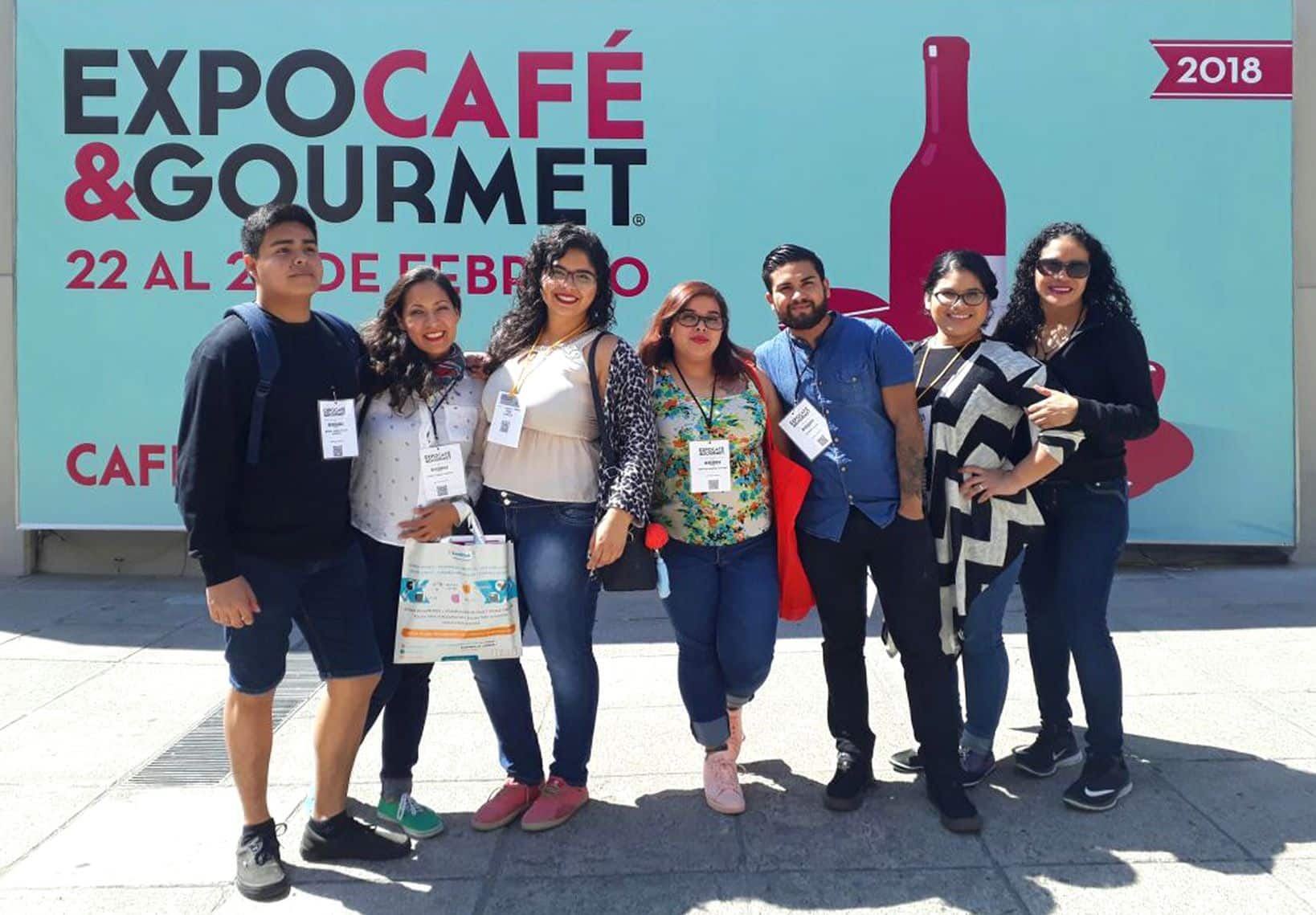 From left to right: Pablo, Karla, Niza, Alejandra, Ricardo, Laisa and Lety.