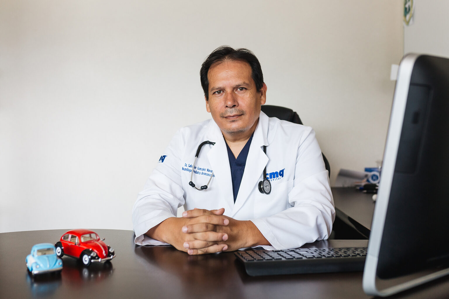Dr. Salvador González, Neumólogo Pediatra en Hospitales CMQ