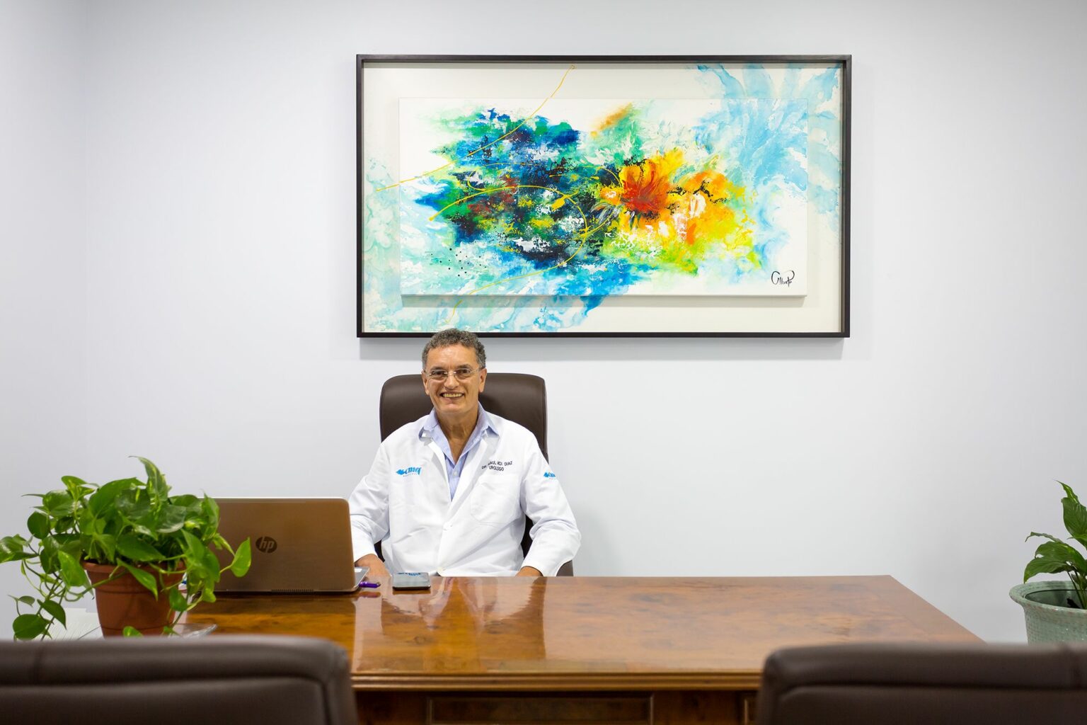 Dr. Raúl Meza, Especialista en Urología en Hospitales CMQ
