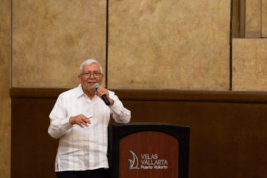Dr. Roberto Arenas Guzmán