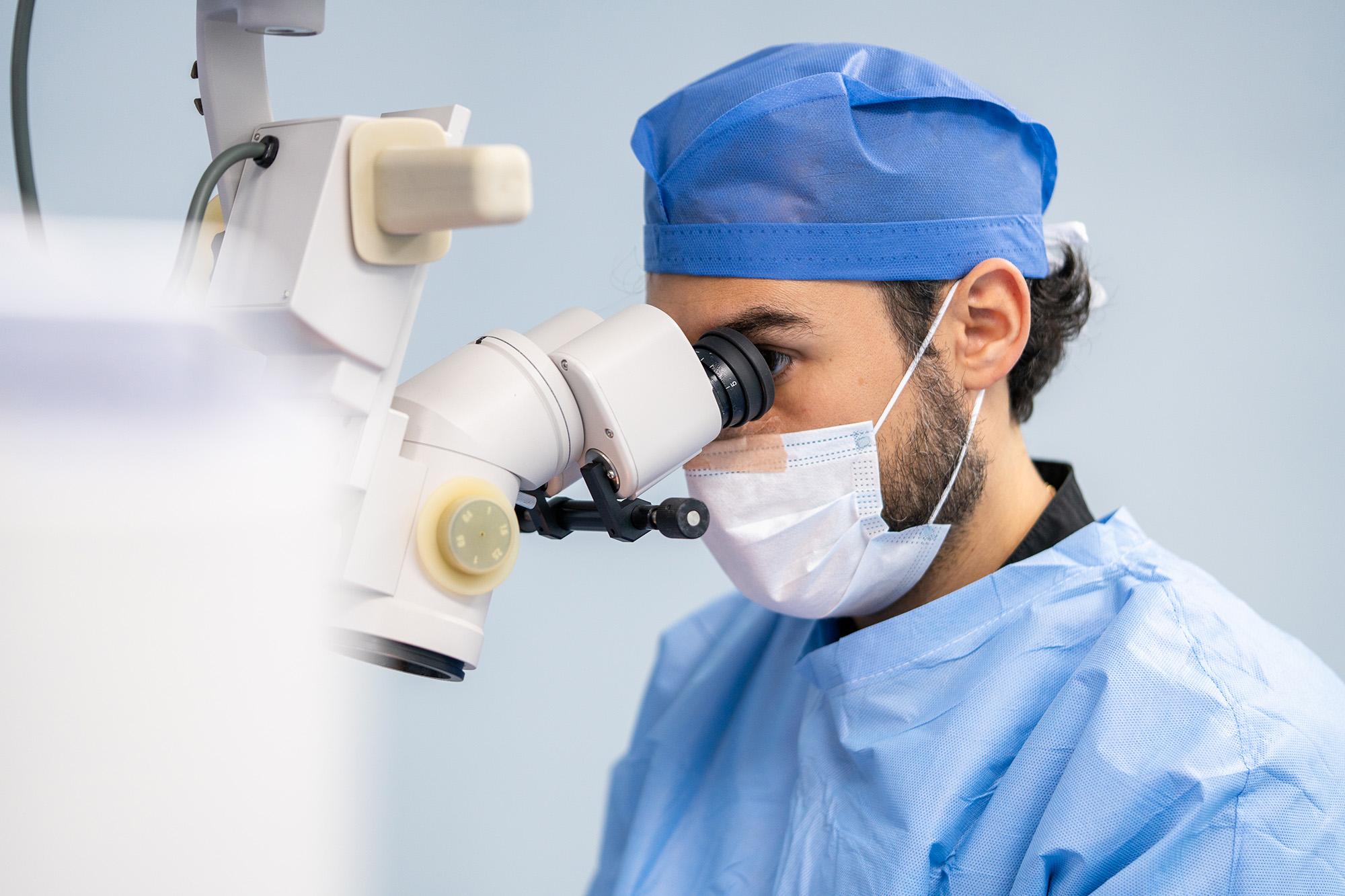 Dr. Trevor Pineda González, Oftalmología