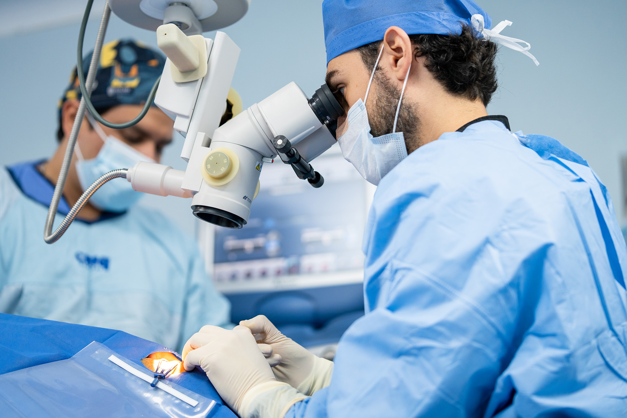 Dr. Trevor Pineda González, Oftalmología